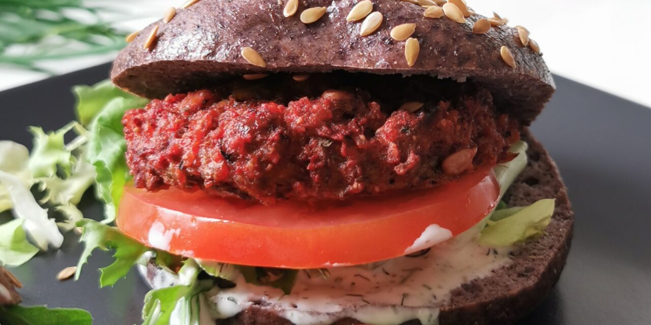 Burgery z buraka w bułce z babki jajowatej